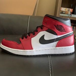 (Barley used ) Jordan 1 high Chicago /black toe